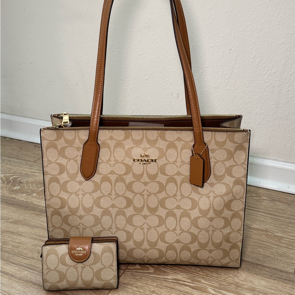 SOLD! COACH Large Women's Fashion Shoulder Bag And Wallet
